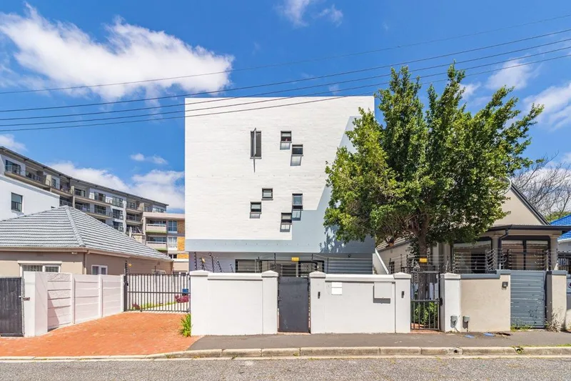 6 Bedroom Apartment / flat to rent in Rondebosch