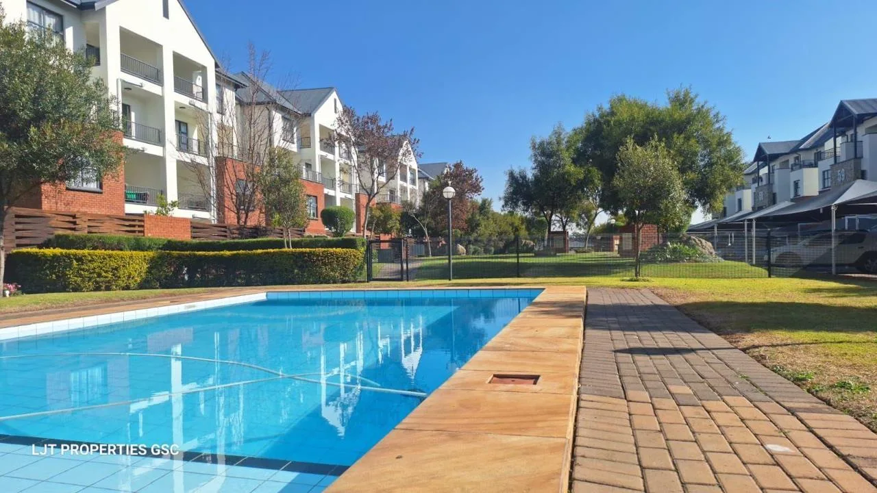 3 Bedroom Apartment / flat to rent in Greenstone Hill