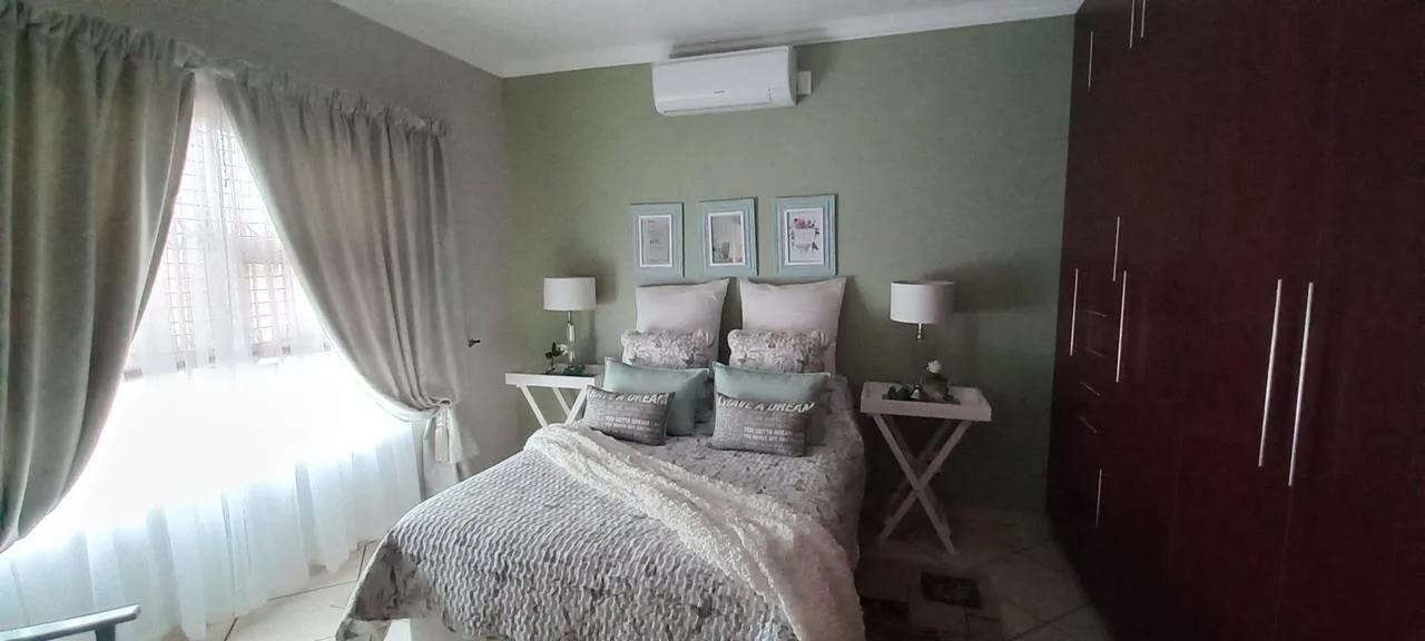 5 Bedroom House for sale in Kuruman