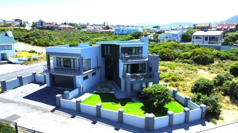 5 Bedroom House for sale in De Kelders