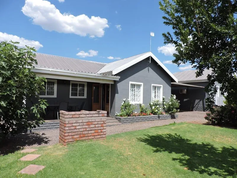2 Bedroom House to rent in Postmasburg