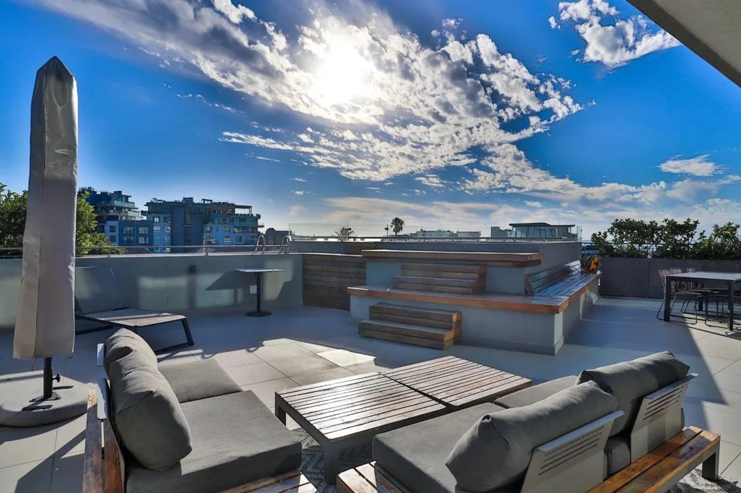 3 Bedroom Apartment / flat to rent in Sea Point