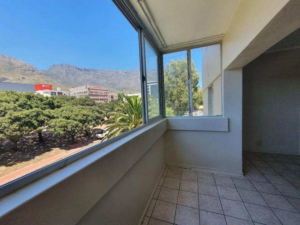 3 Bedroom Apartment / flat to rent in Zonnebloem