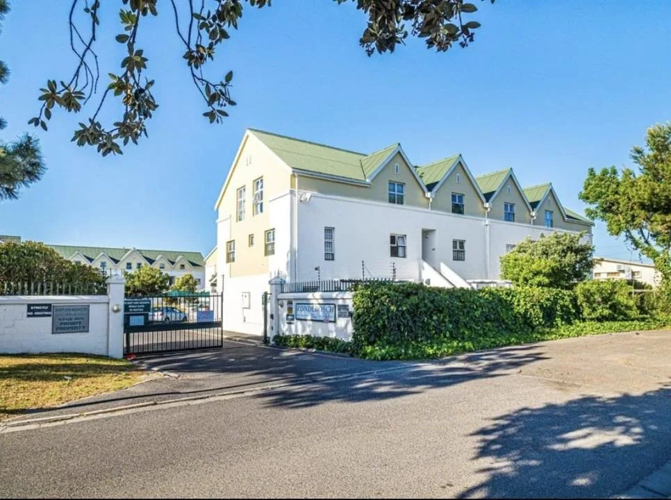 2 Bedroom Townhouse to rent in Rondebosch East