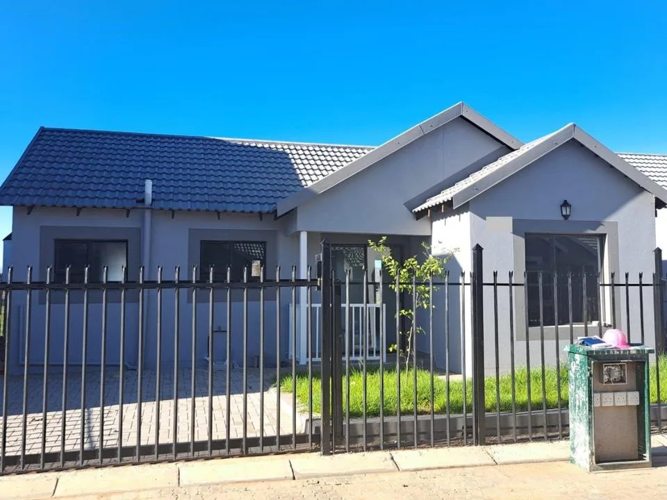3 Bedroom House for sale in Bloemspruit