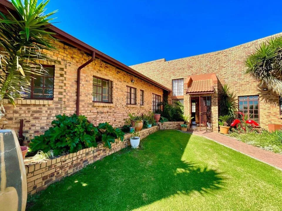 4 Bedroom House for sale in Evander