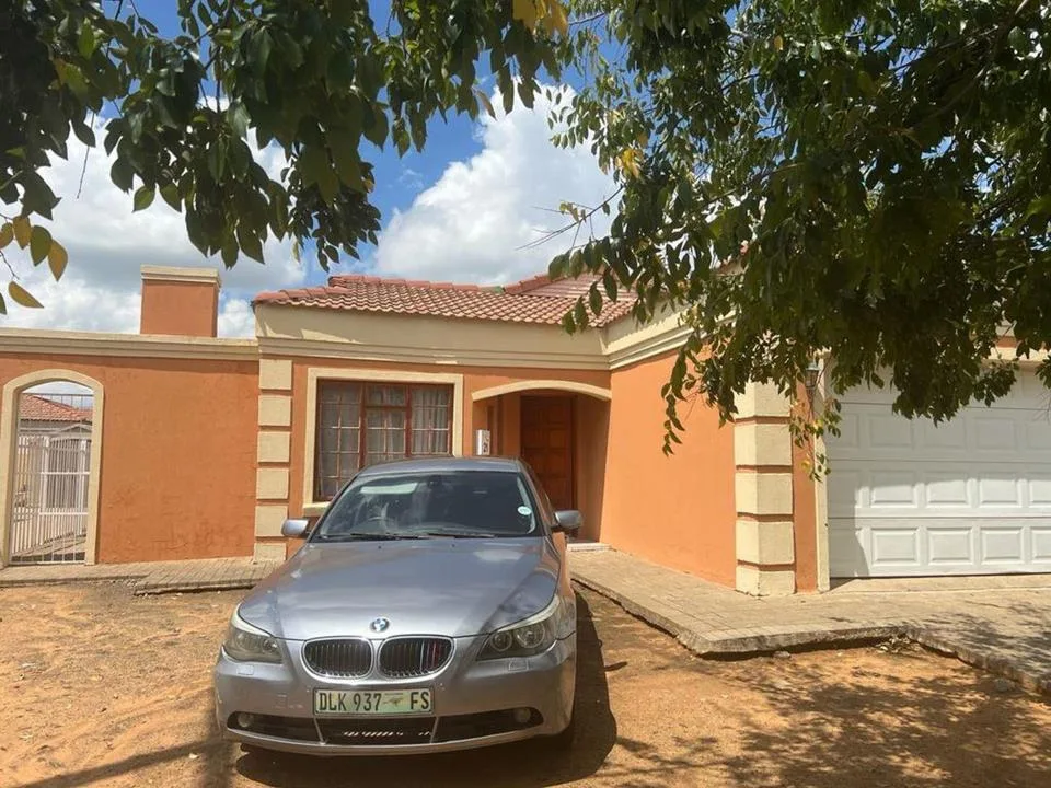 House for sale in Mandela View
