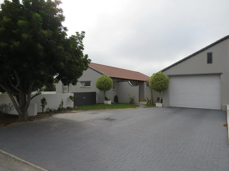 2 Bedroom House to rent in Port Owen
