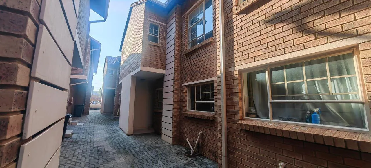 2 Bedroom Apartment / flat to rent in Shere