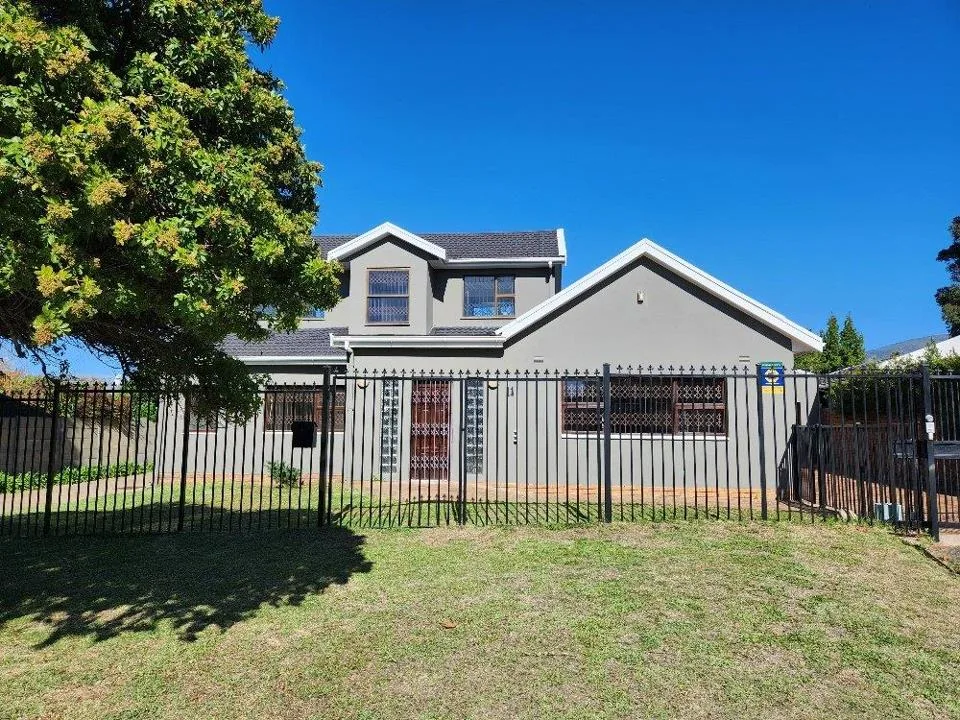 4 Bedroom House to rent in Constantia