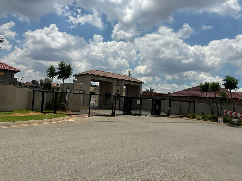 3 Bedroom Townhouse to rent in Ben Fleur