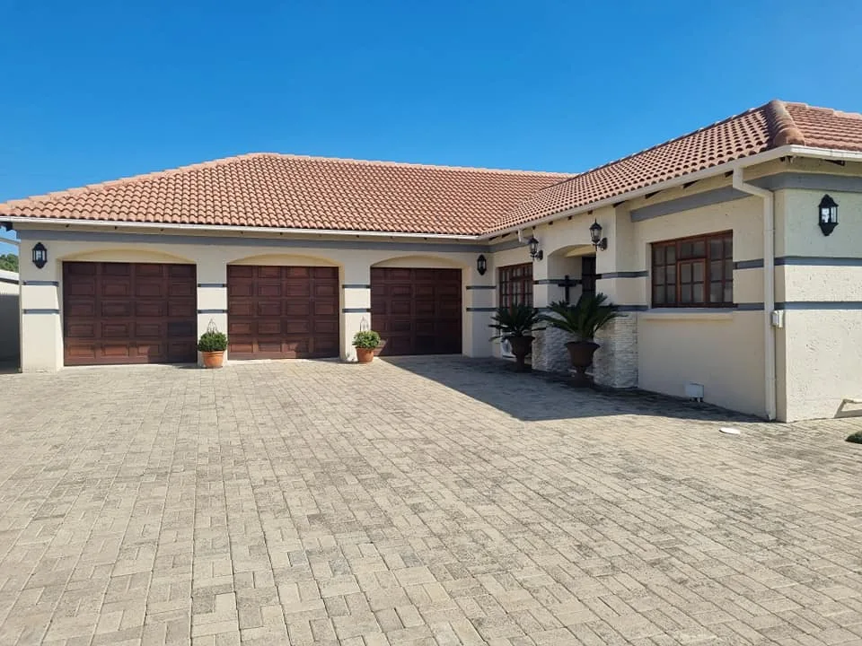 2 Bedroom House for sale in Standerton Central
