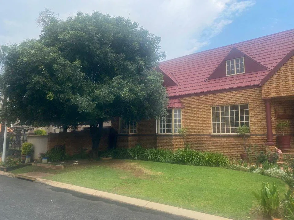 5 Bedroom House to rent in Van Riebeeck Park