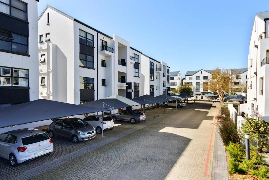 3 Bedroom Apartment / flat to rent in De Velde