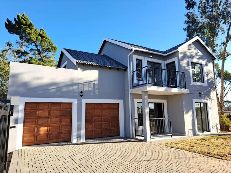 3 Bedroom House for sale in Bloemspruit