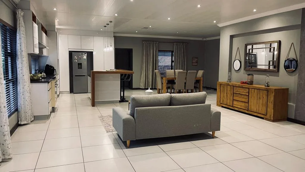 4 Bedroom House for sale in Monument Heights