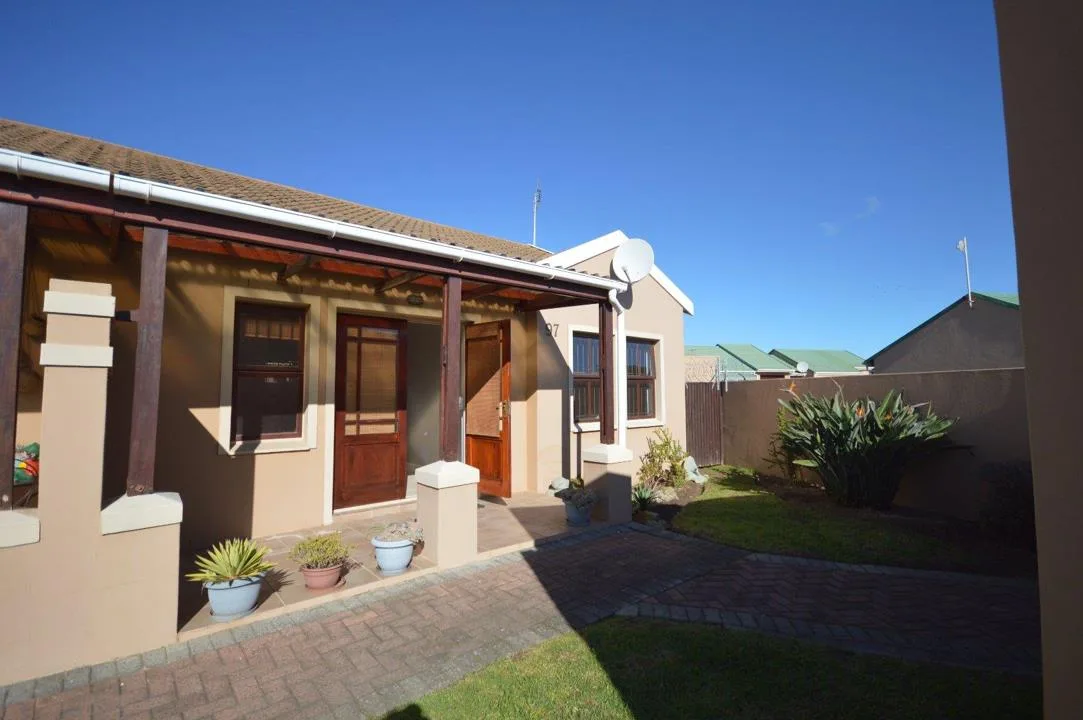 2 Bedroom Townhouse to rent in Strand South