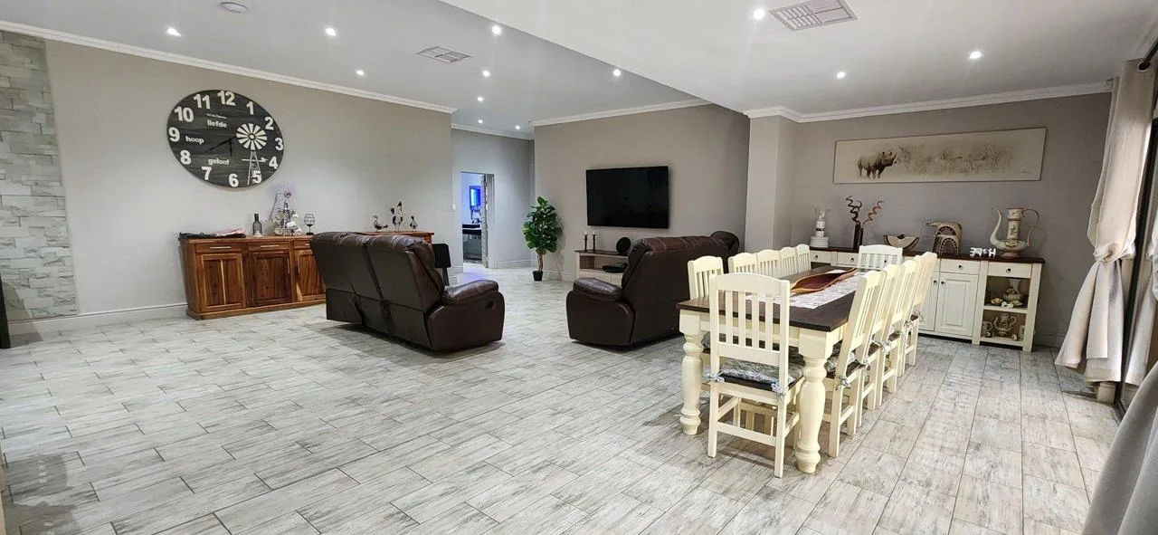 7 Bedroom House for sale in Middelpos