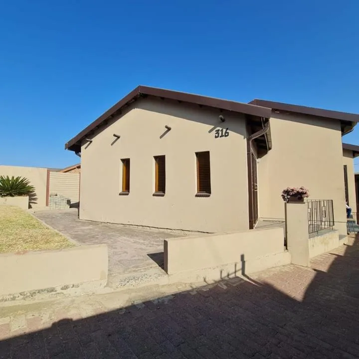 3 Bedroom House for sale in Bakenpark