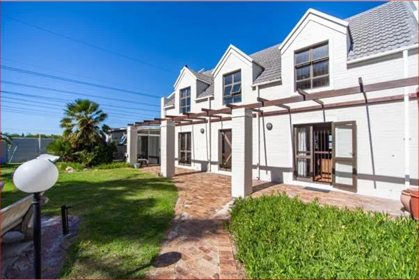 3 Bedroom Townhouse to rent in Edgemead