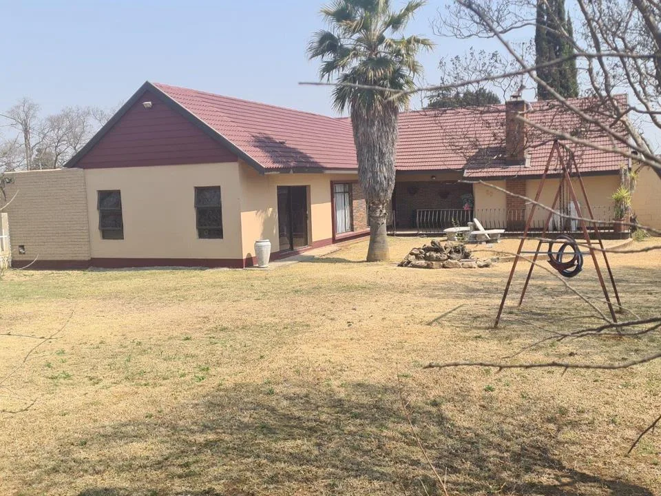 4 Bedroom House for sale in Suidrand