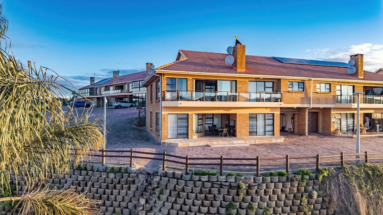3 Bedroom Apartment / flat to rent in Hartenbos Central