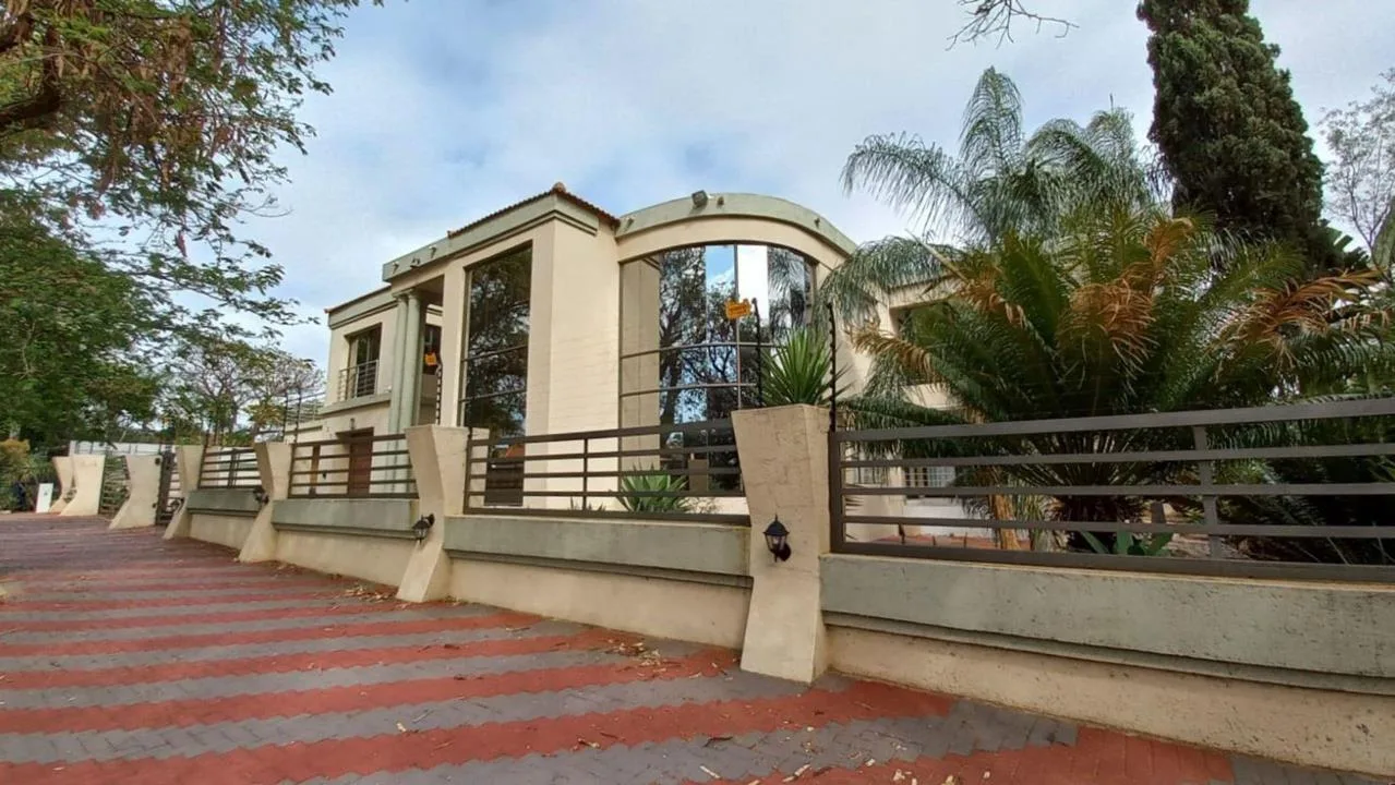 6 Bedroom House for sale in Bendor