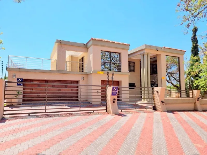 6 Bedroom House for sale in Bendor