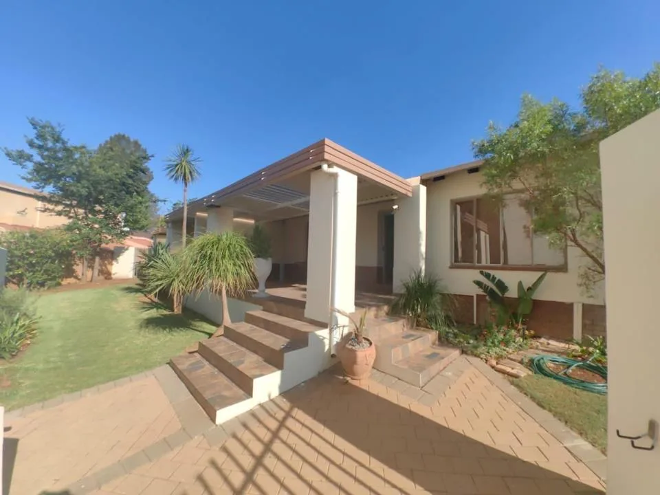 3 Bedroom House to rent in Waterkloof Glen