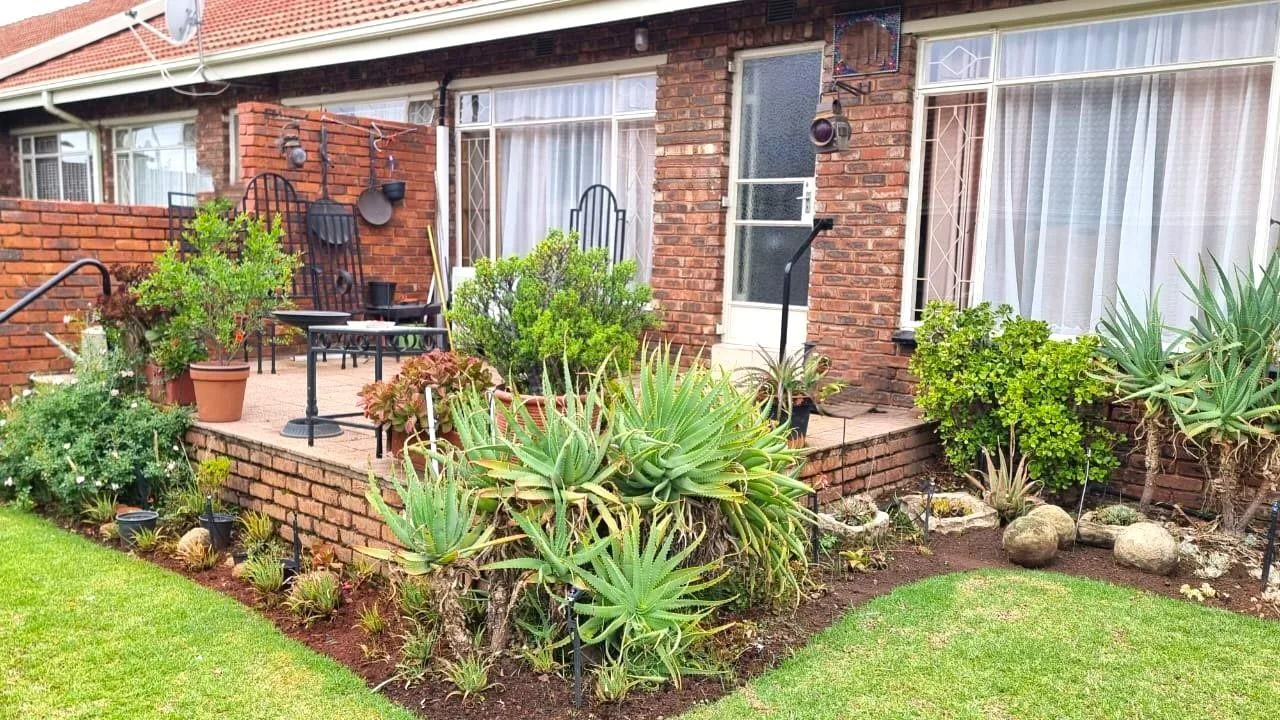 2 Bedroom Townhouse for sale in Middelburg Central