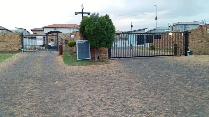 3 Bedroom Apartment / flat to rent in Radiokop