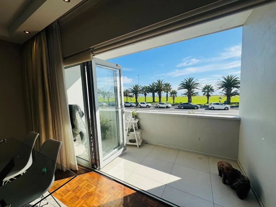3 Bedroom Apartment / flat to rent in Mouille Point