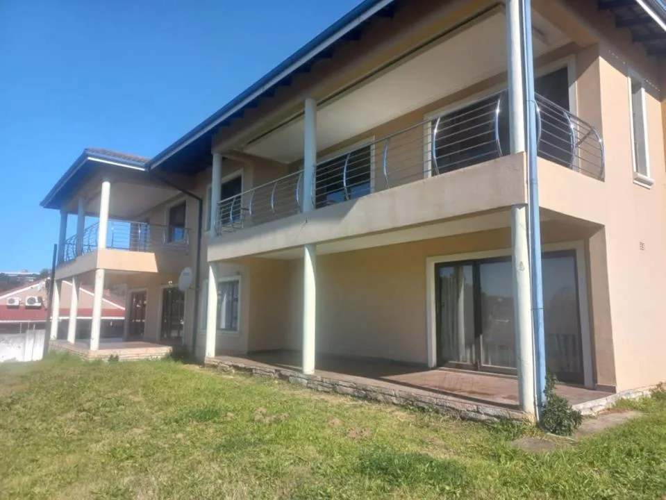 7 Bedroom House for sale in Fort Gale