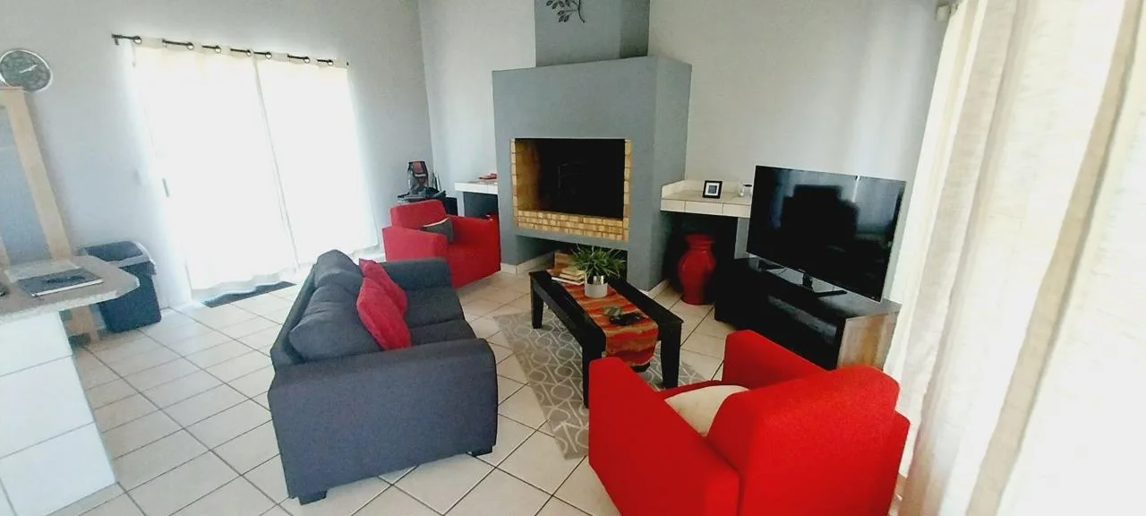 2 Bedroom House to rent in Shelley Point