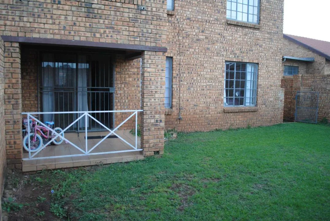 2 Bedroom Townhouse to rent in Kookrus