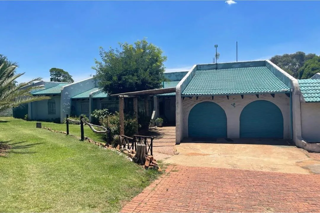 8 Bedroom House for sale in Rietspruit