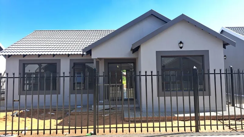 3 Bedroom House for sale in Bloemspruit
