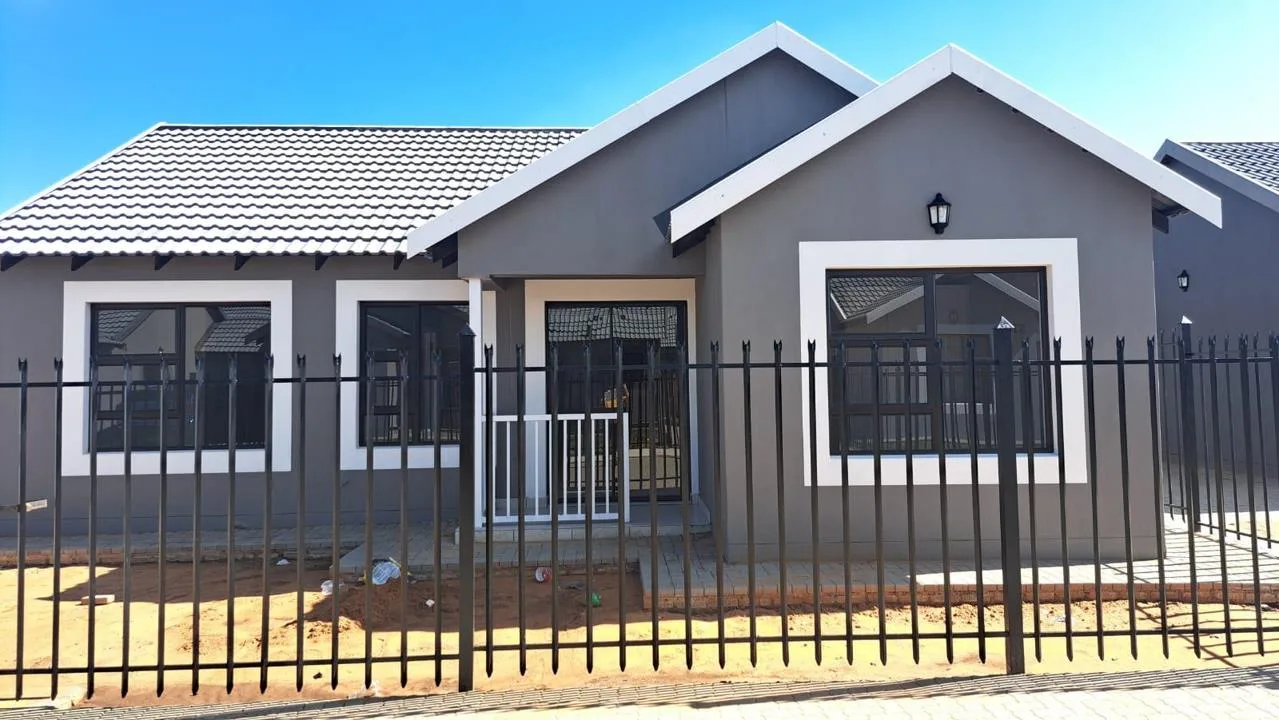 3 Bedroom House for sale in Bloemspruit
