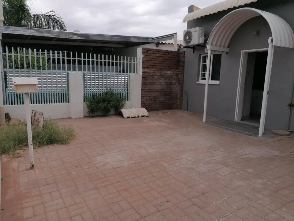 1 Bedroom House for sale in Flora Park