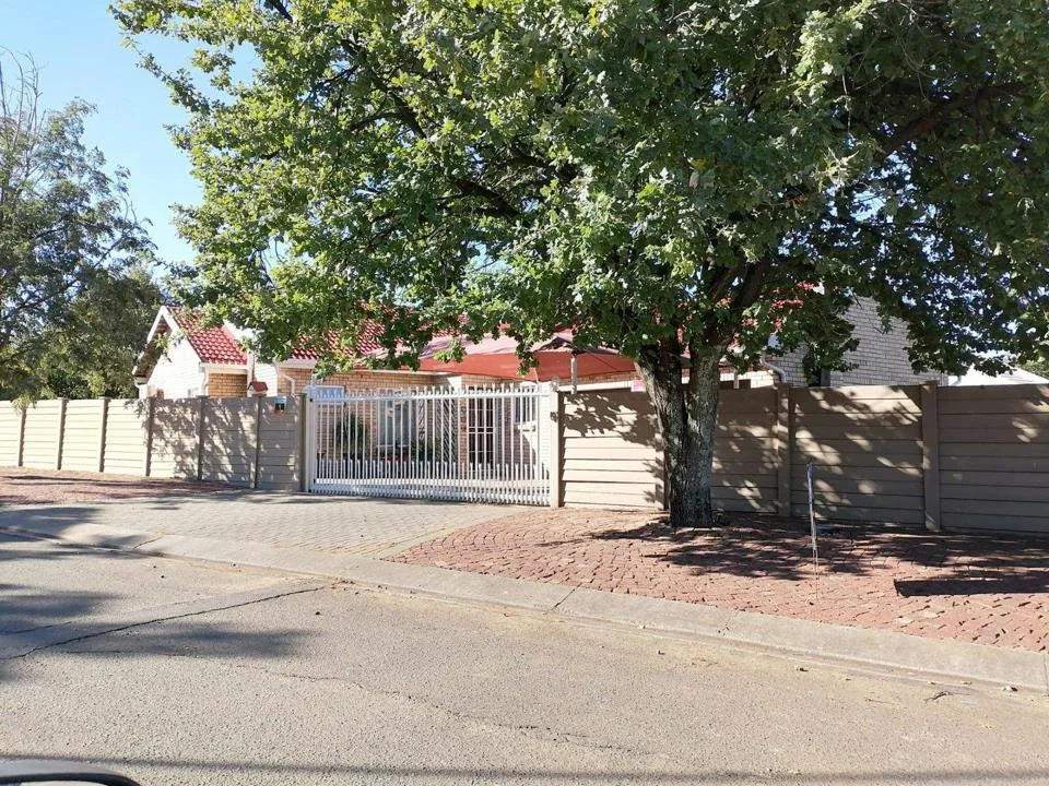 3 Bedroom House for sale in Pellissier