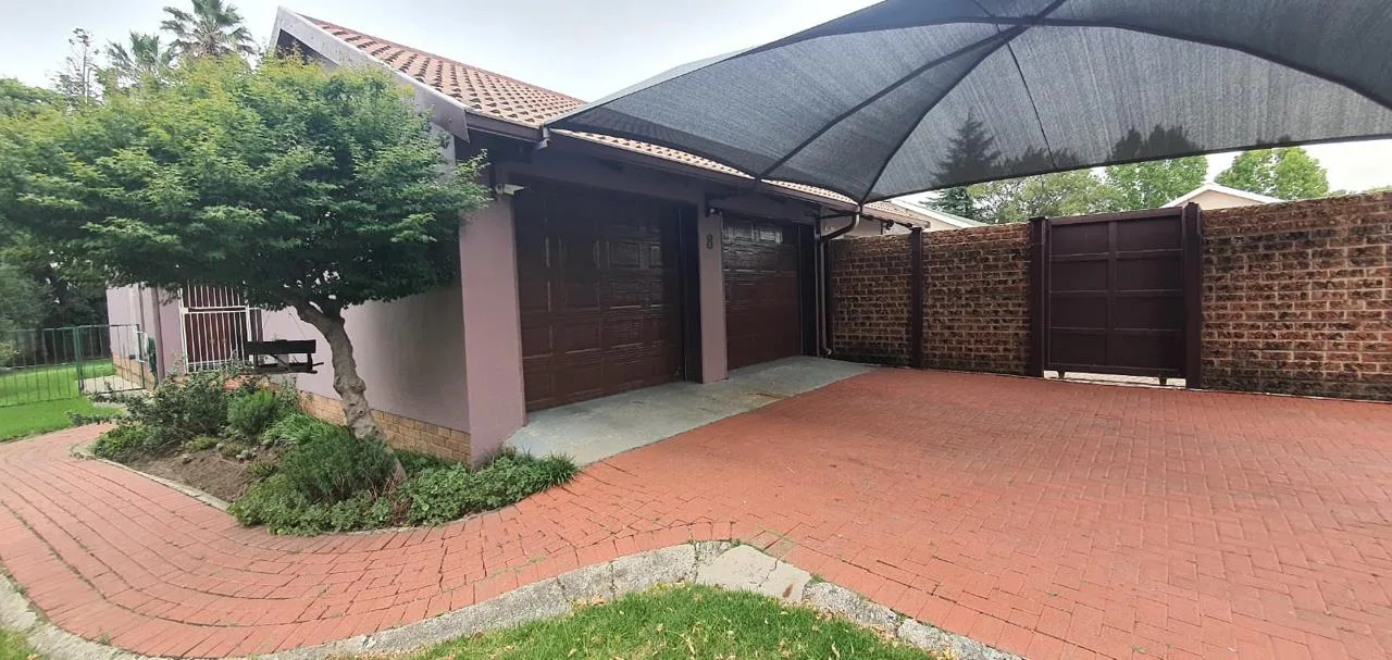 4 Bedroom House for sale in Sunset Park