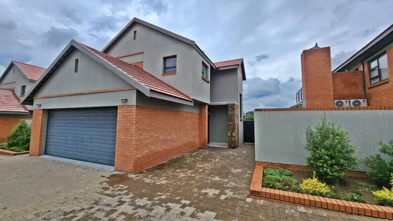 3 Bedroom Townhouse for sale in Somerton Estate
