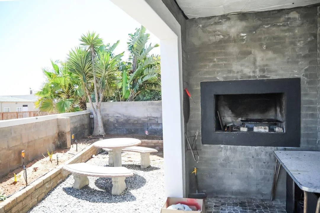 7 Bedroom House for sale in McDougall's Bay