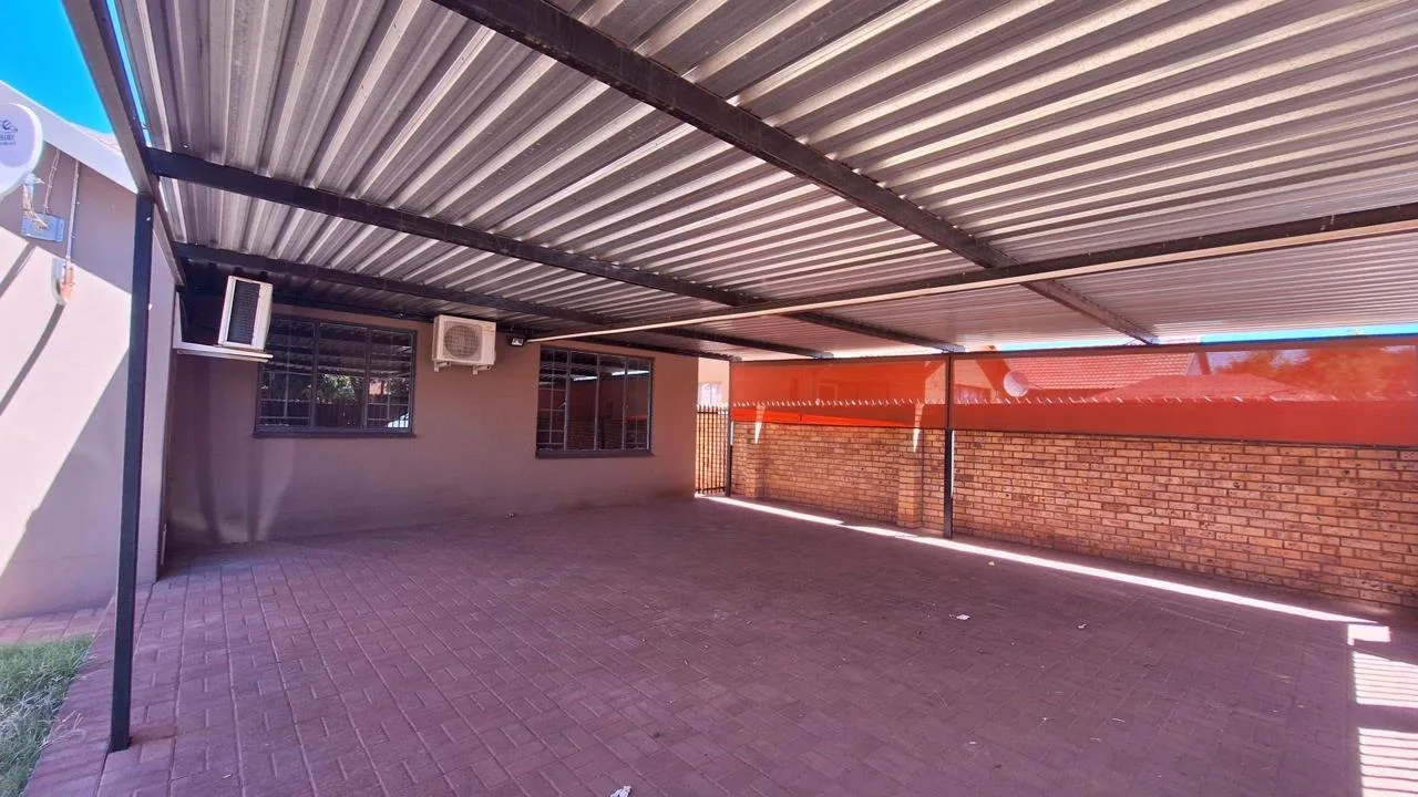 3 Bedroom House for sale in Kathu