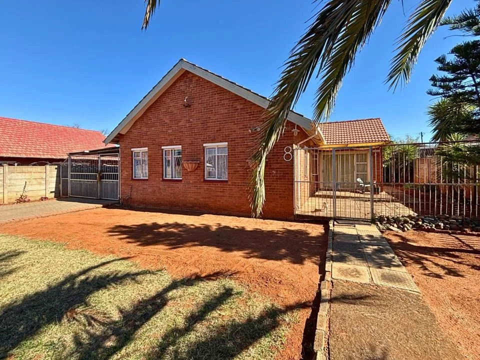 3 Bedroom House for sale in Beaconsfield