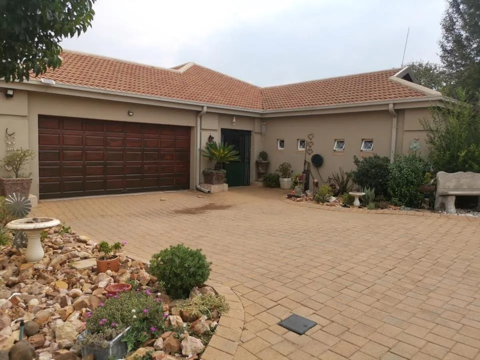3 Bedroom Townhouse to rent in Heidelberg Central