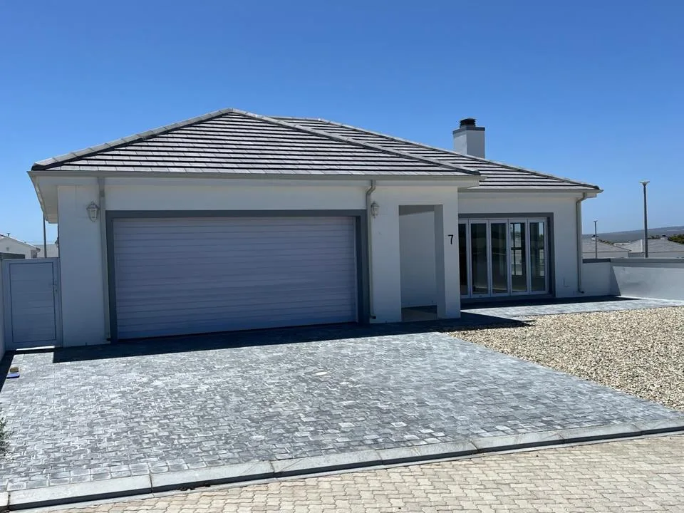 3 Bedroom House to rent in Yzerfontein
