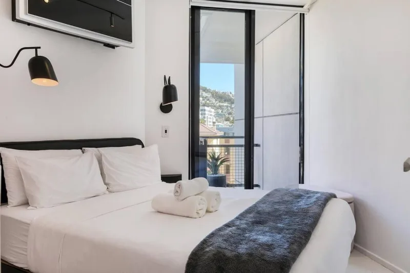 1 Bedroom Apartment / flat to rent in Sea Point