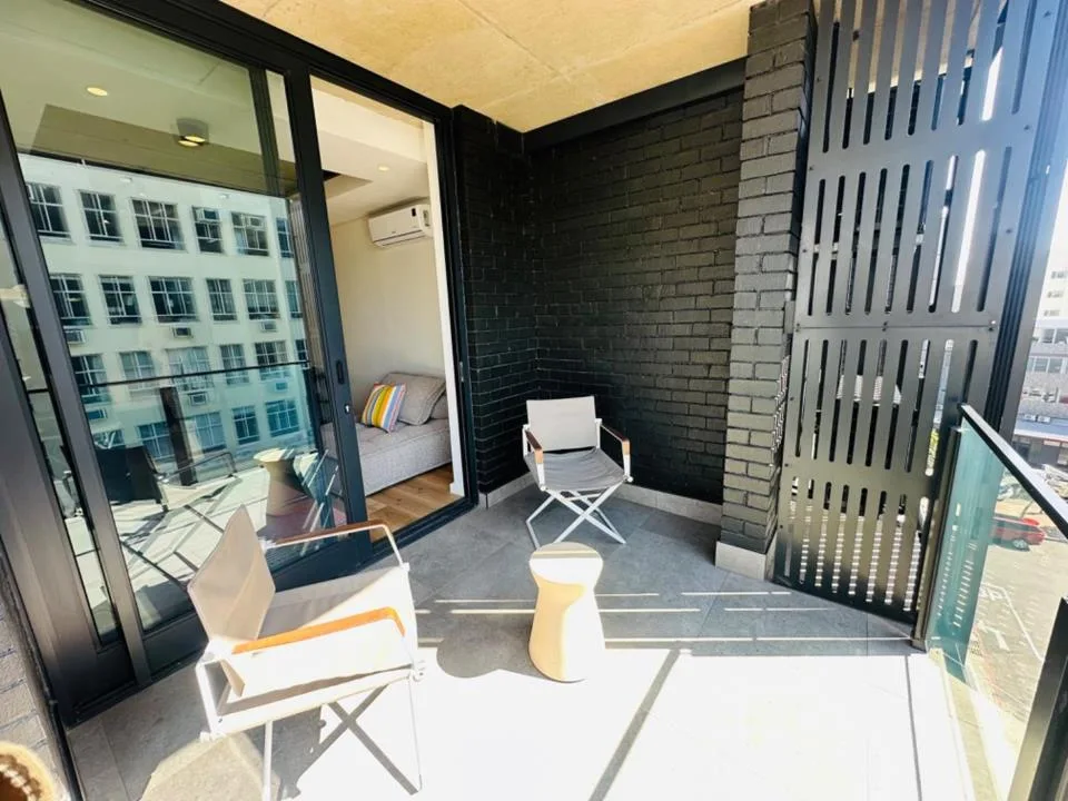 0.5 Bedroom Apartment / flat to rent in Sea Point