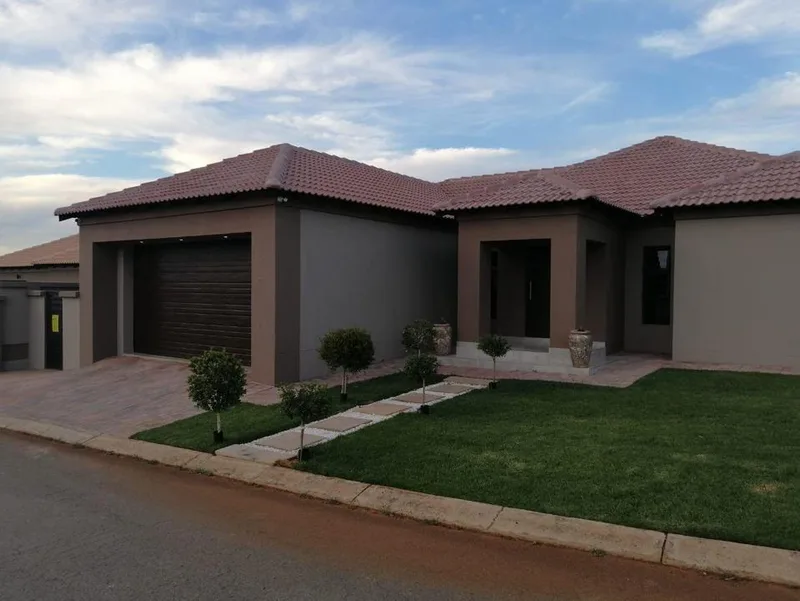 4 Bedroom House for sale in Wilkoppies